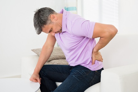 A hátfájás és herefájdalom okai lehet például húgyúti fertőzés, csigolyaprobléma.